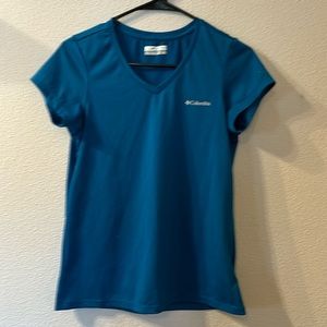 Columbia vneck short sleeve size small